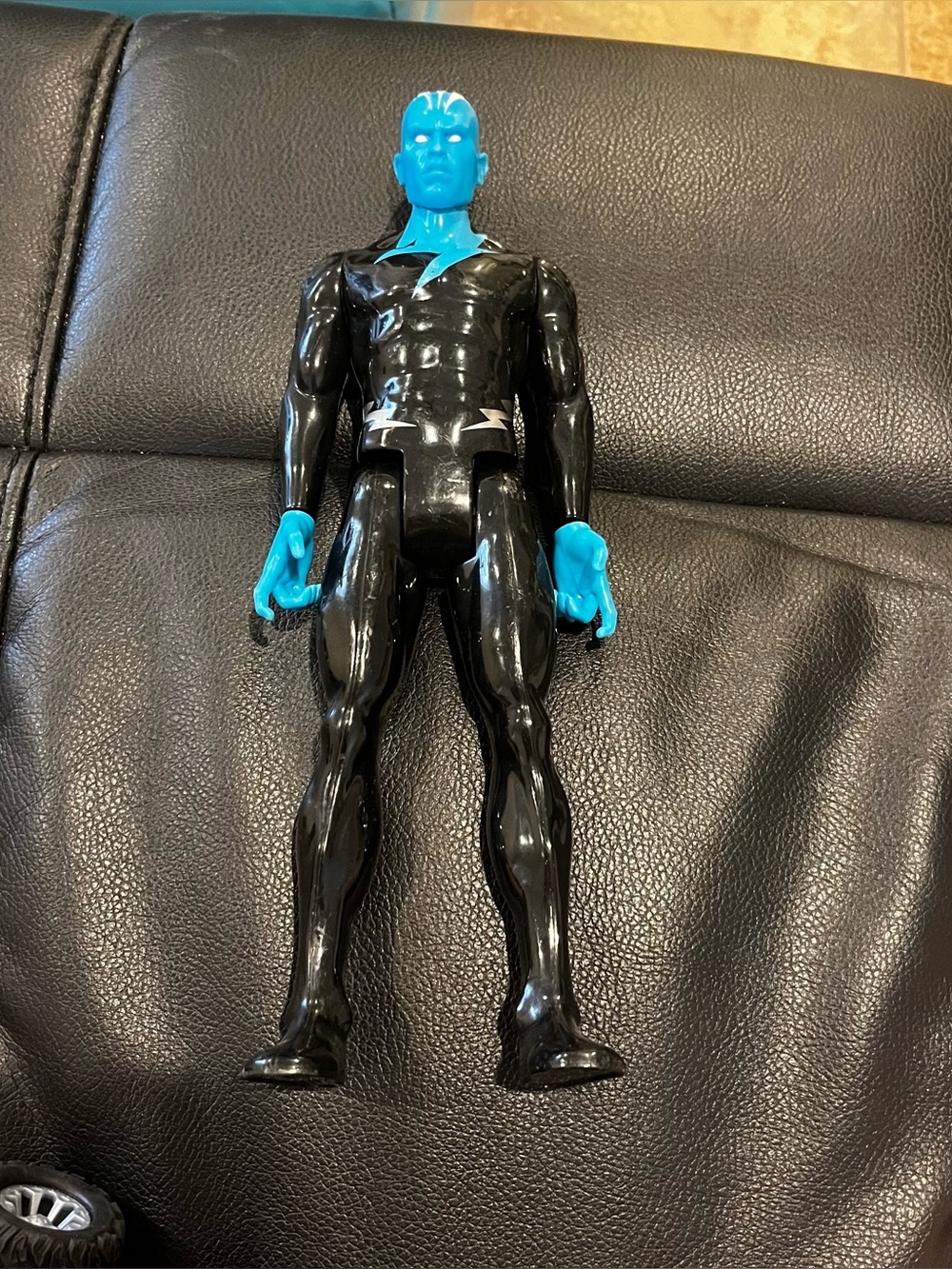 MARVEL HASBRO ELECTRO 12” ACTION FIGURE TOY